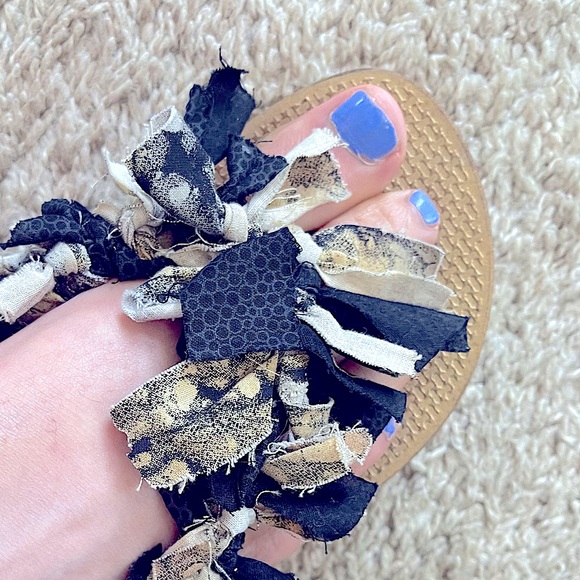 Shoes - Gorgeous handmade cloth flip flops size 10 ❤️